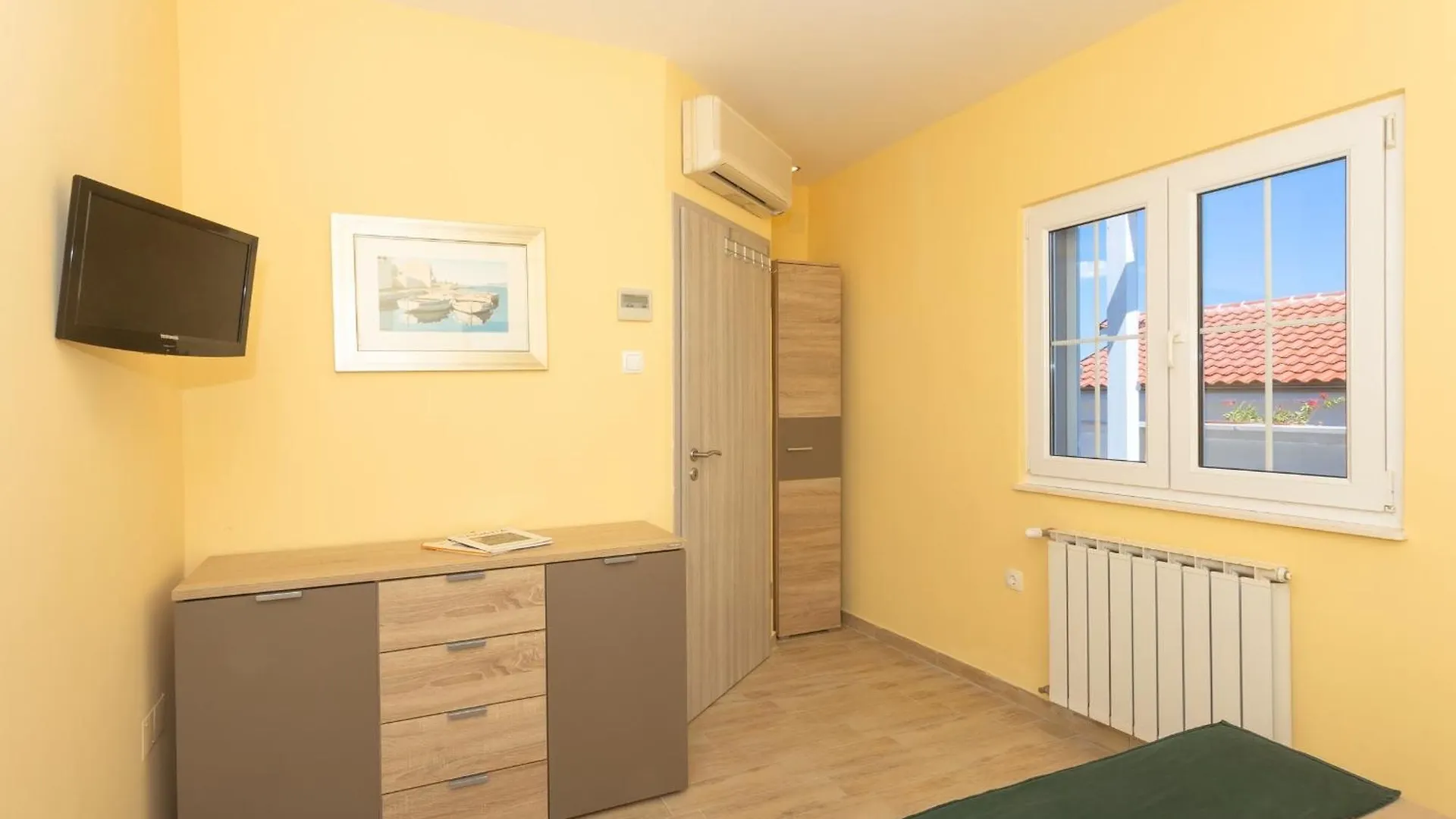 Bed and Breakfast Pansion Pirat Petrcane 3*,
