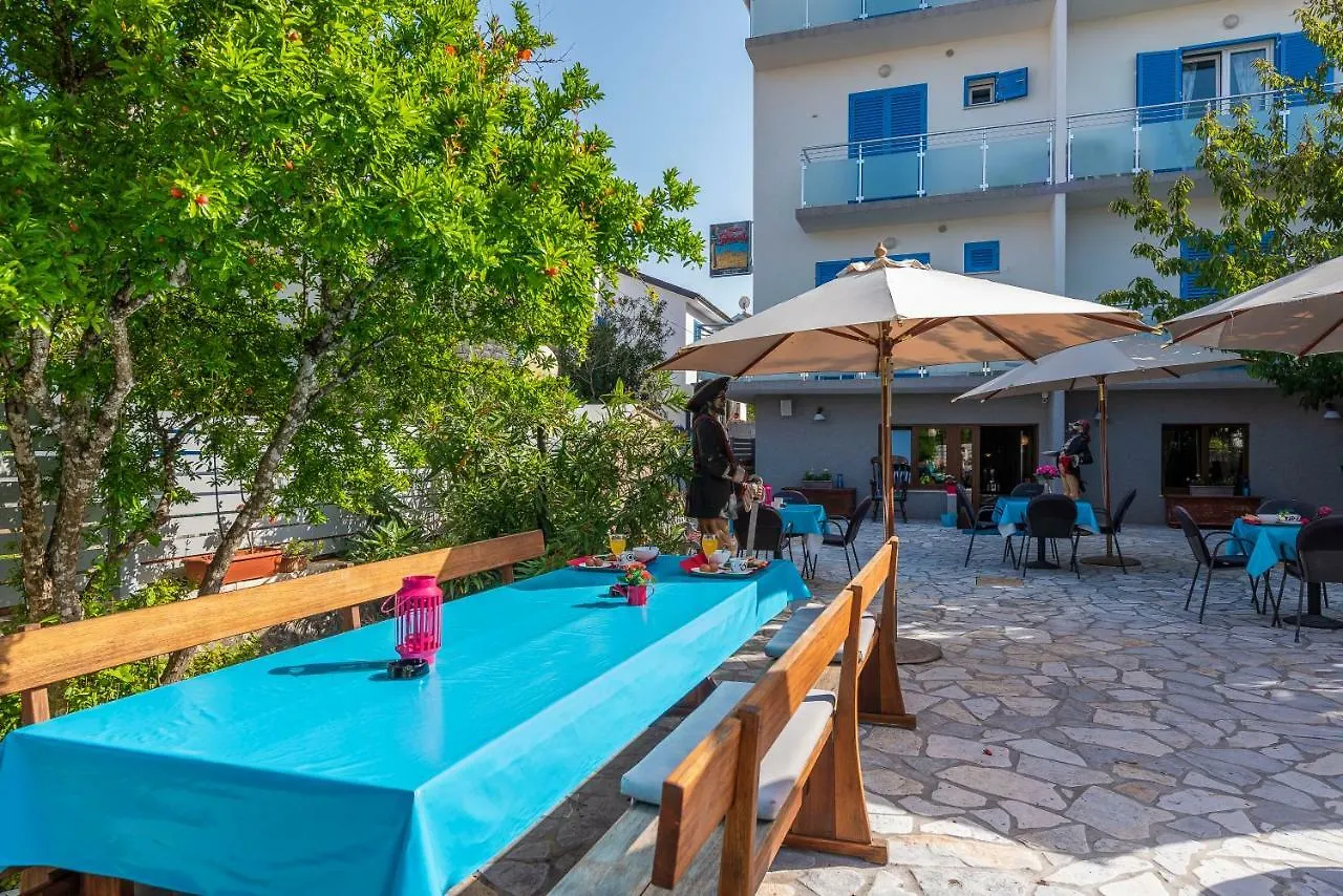Bed and Breakfast Pansion Pirat Petrcane Croazia