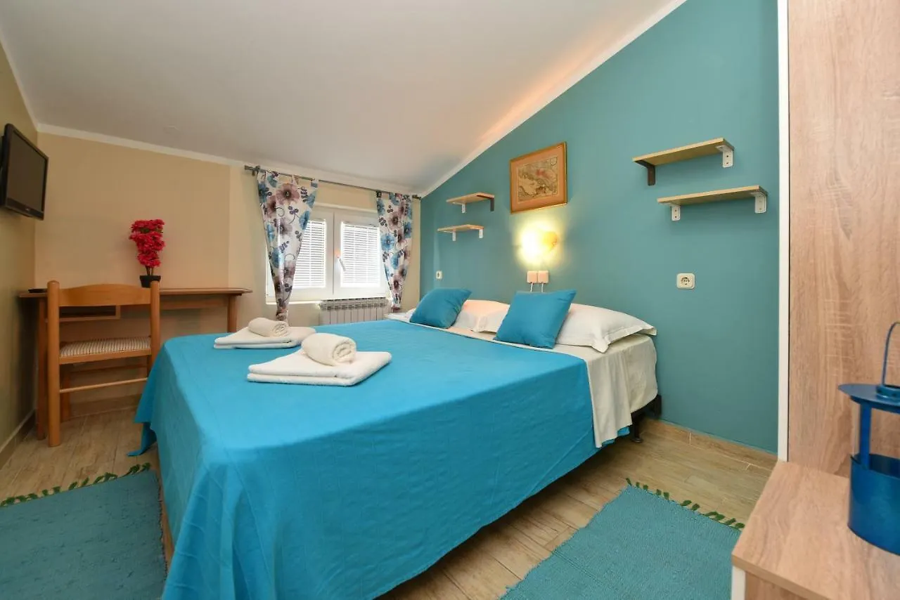 Bed and Breakfast Pansion Pirat Petrcane