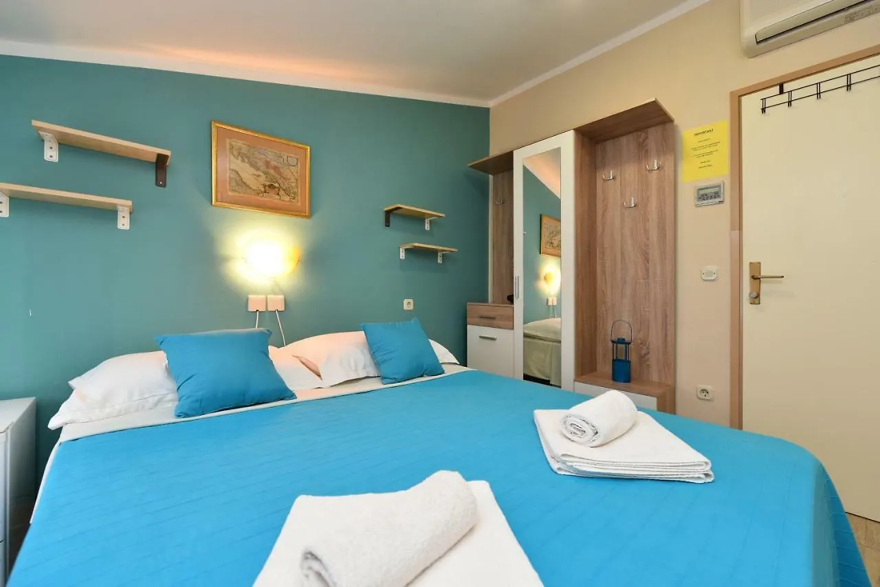 Bed and Breakfast Pansion Pirat Petrcane Croazia