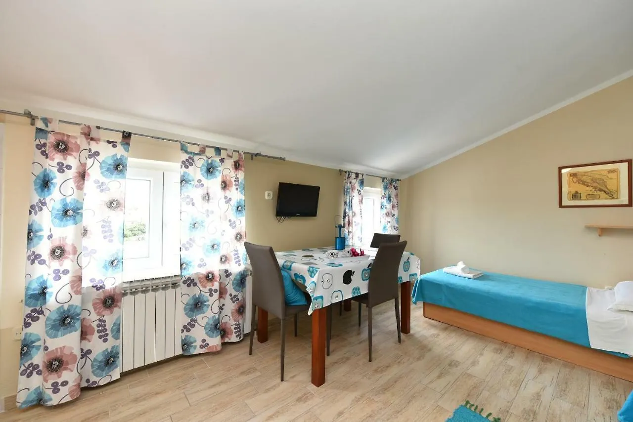 Bed and Breakfast Pansion Pirat Petrcane 3*,  Croazia
